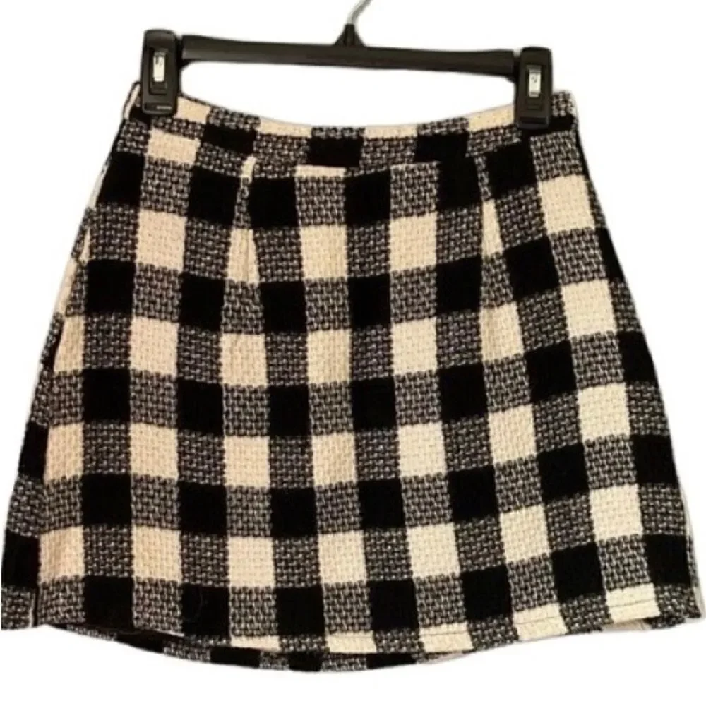 Missguided women’s black and white checkered mini skirt, s/6